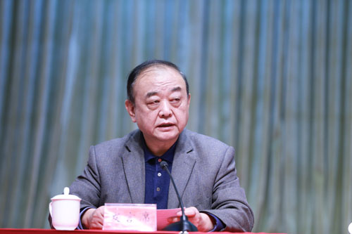 中国中共党史学会常务理事、中国中共党史人物研究会常务理事、中国社会科学院当代中国研究所副所长张星星同志代表中国中共党史学会作交流发言